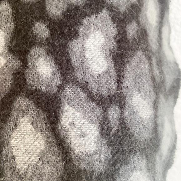 Croft & Barrow Leopard Print Cozy Fringe Boho Soft Blanket Scarf - Picture 8 of 9